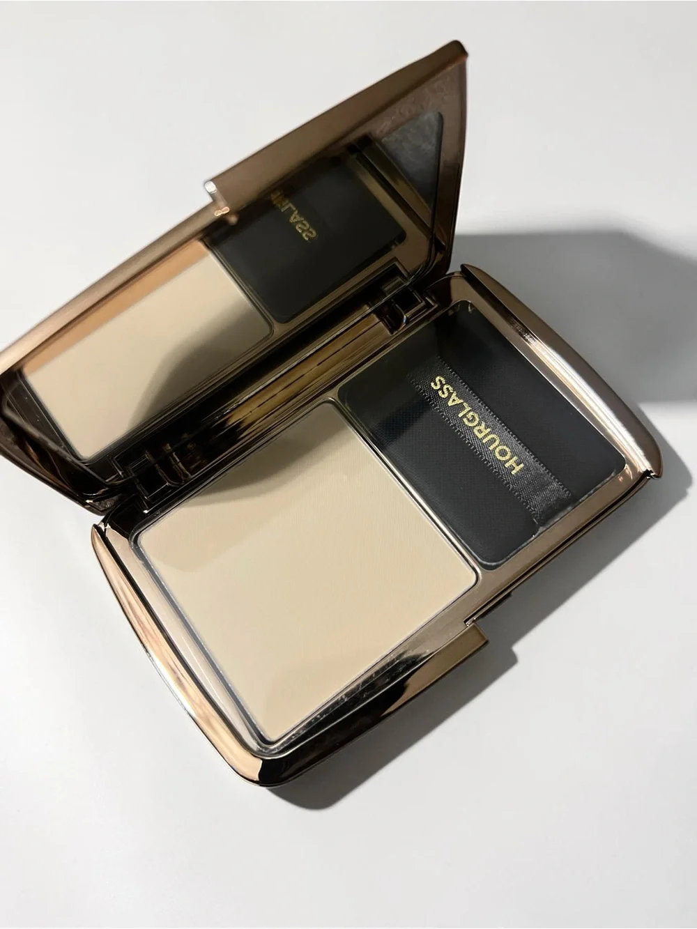 HOURGLASS Vanish Airbrush Pressed Powder-Color: Translucent Light sheer cool